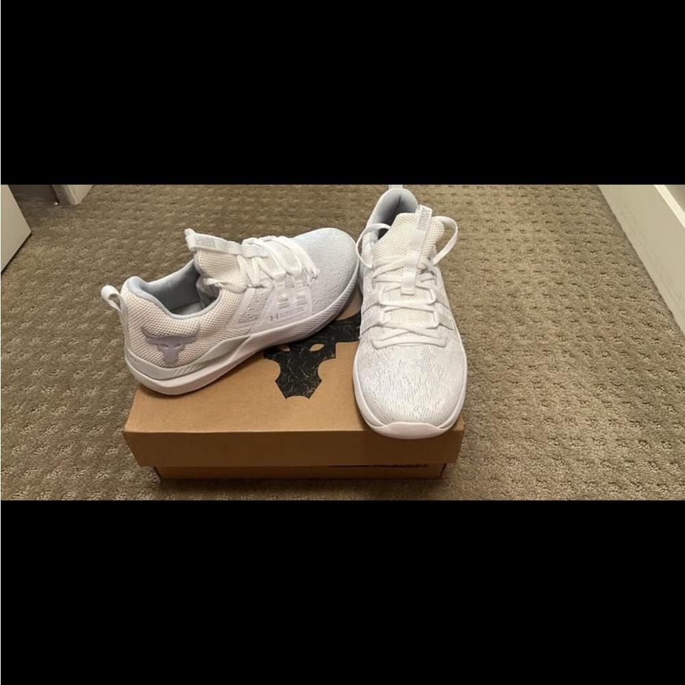 Stylish White Sneakers with Bull Logo